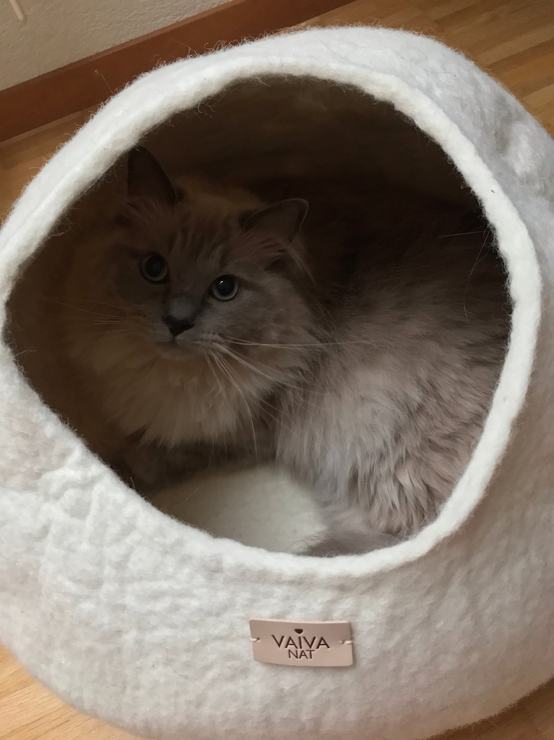 Weißes gefilztes Haustierbett / kleines Hundebett / Katzenhöhle / Katzenhöhle / Kitty Nest / Filzkorb / handgefilzte Wolle - natürliches Design Bild 2