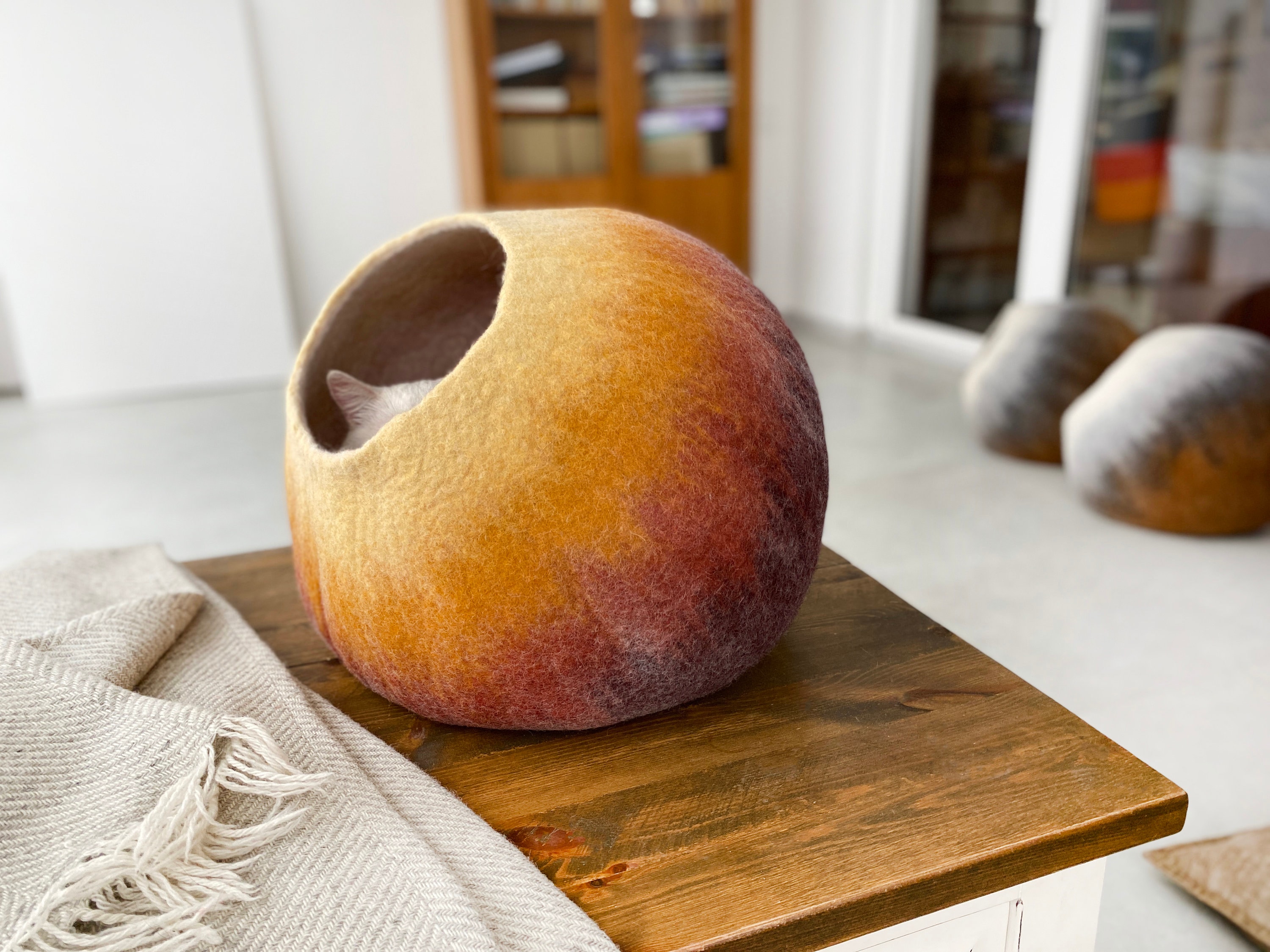 Artisan-Made Wool Cat Cave Bed: Handcrafted Felt Pet Furniture for Modern Home Decor - Cocoon Design / Warm Autumn Colors