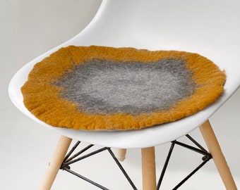 Natural Wool Pet Mat, Washable Cat Pad, Cat Bed, Cat Lover Gift, Chair Cushion, Fibre Art Hand Felted Round Minimalist Modern Home Decor