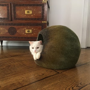 Pure Wool Cat Nap Cocoon / Cat Cave / Cat Bed / Natural Felt House, Hand Felted Wool Crisp Modern Design Green Moss Bubble image 2