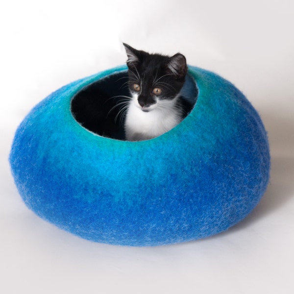 Felt Cat Furniture, Small Dog Hideaway, Kitty Cocoon, Cat Cave Bed, Pet House / Hand Felted Wool - Crisp Modern Design / Teal Blue Bubble