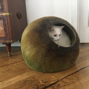 Pure Wool Cat Nap Cocoon / Cat Cave / Cat Bed / Natural Felt House, Hand Felted Wool Crisp Modern Design Green Moss Bubble image 9