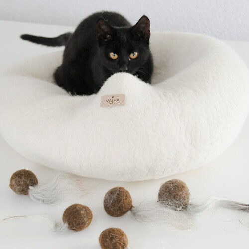 Gewoon doen Vriend Antibiotica Kitty Chase Toy / Natural Cat Toy / Felt Ball / Boiled Wool - Etsy