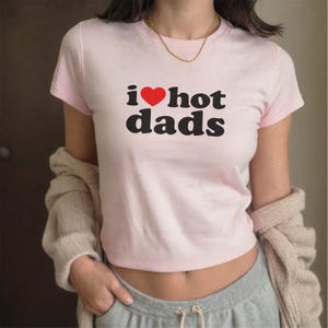 Y2K I Love Hot Dads Baby Tee I Heart Hot Dads Baby Tee Y2K Clothing Crop Top Streetwear Y2K Summer Tee I Love My Girlfriend Boyfriend Shirt