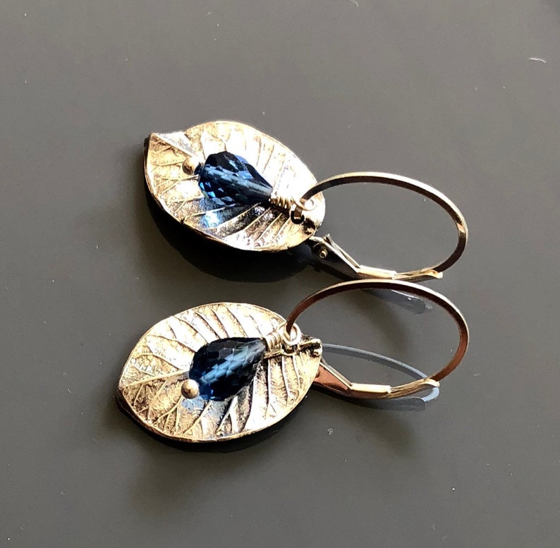 Sterling and Fine Silver Leaf Earrings with Faceted Blue Sapphire Quartz Drops and Oval Sterling Leverback Earwires imagem 2