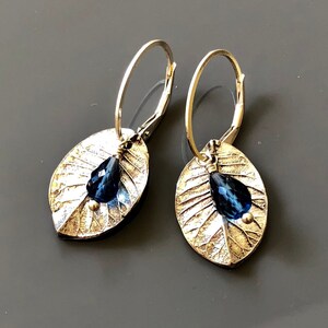 Sterling and Fine Silver Leaf Earrings with Faceted Blue Sapphire Quartz Drops and Oval Sterling Leverback Earwires imagem 3