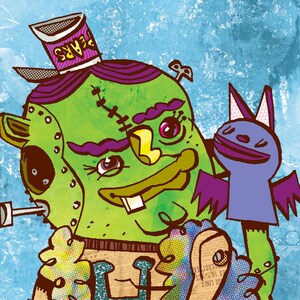 Può includere: Un mostro verde con la faccia cucita, che indossa un cappello con la parola "TEARS" su di esso, tiene un burattino colorato con una testa a forma di pipistrello. Il mostro tiene un giornale con la lettera "H" su di esso. Lo sfondo è un acquerello blu e verde.