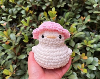 Gehäkeltes Küken Plüsch mit Hut | Handmade Amigurumi Vogel Spielzeug | Süßes Pastell Dekor | Weiches Geschenk