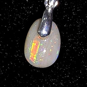 2.4 CT Australian Opal in ss Pendant
