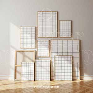 Peut inclure: Plusieurs cadres en bois clair contenant des impressions d'art quadrill&eacute;es, dispos&eacute;s contre un mur blanc. Les impressions sont de tailles vari&eacute;es. Le texte "poster mockup club" est visible en bas.