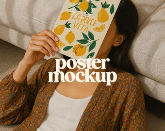 Postermodel met persoon, lijstmodel persoon, mockup A4-papier, mockup voor poster, mockup kunstwerklijst