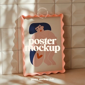 Poster Mockup PSD, Preppy Bilderrahmen, Kunstwerk Rahmen Mockup, Wavy Rahmen, Funky Fotorahmen, Fotorahmen Mockup, The Poster Club, DIN A2