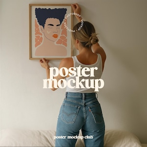 Poster Mockup mit Person, Mockup für Poster, Wand Kunst Mockup mit Person, Fotorahmen Mockup, Frau hält Poster Mockup, DIN A ISO Mockup