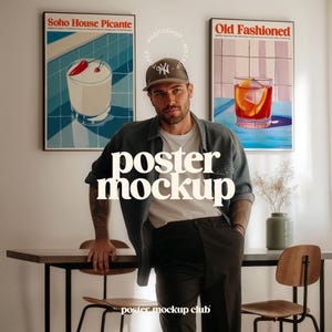 Poster Mockup mit Person, Kunstwerk Rahmen Mockup, Doppelrahmen, Rahmen Mockup mit Designer, Fotorahmen Mockup, The Poster Club, DIN A2