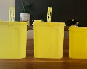 Vintage 1970’s Tupperware Beverage Buddy, Pitcher, Yellow 587-2, 2 Quart, Yellow 792-10, 1 Quart. Vintage Collectable.