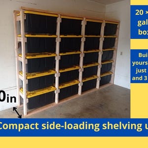 Puede incluir: Una unidad de estantería compacta de carga lateral hecha de madera con 20 cajas de almacenamiento de 27 galones. La unidad tiene 20 pulgadas de ancho y se puede construir por $ 130 y en 3 horas. "Construya usted mismo por solo $ 130 y en 3 horas."