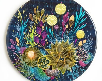 Resin covered print on round panel, Hint