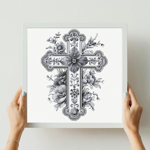 Puede incluir: Un diseño de punto de cruz enmarcado en blanco y negro. La cruz está adornada con elementos florales, incluyendo flores y hojas. El diseño está sobre un fondo blanco, y el marco es de color gris claro.