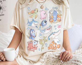 Camiseta Retro Comfort Colors de Disney Pixar Buscando a Nemo "Just Keep Swimming", Camiseta de viaje de Disney de Nemo, Camiseta de vacaciones familiares de Buscando a Dory