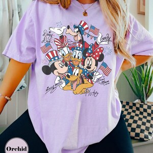 Chemise Mickey et ses amis 4 juillet 2026, t-shirt Disney Independence Day, famille Disneyland, t-shirt Walt Disney World Orchid (Comfort)