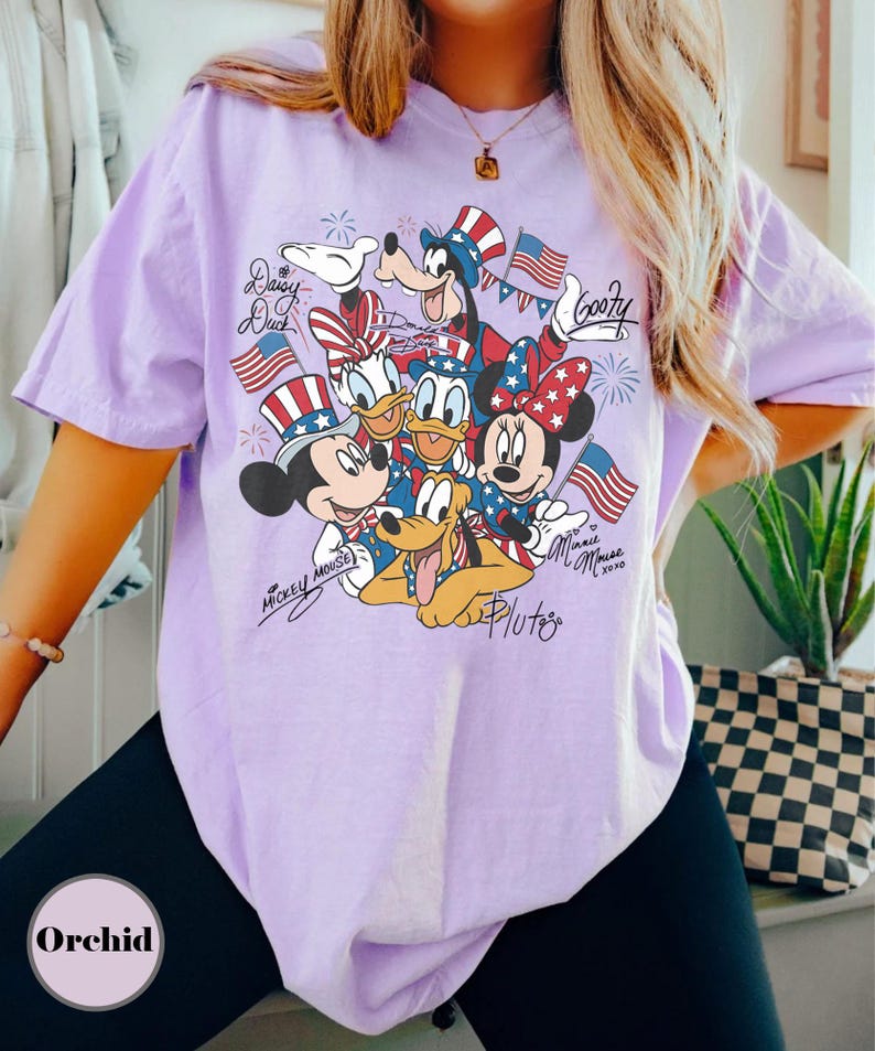 Chemise Mickey et ses amis 4 juillet 2026, t-shirt Disney Independence Day, famille Disneyland, t-shirt Walt Disney World Orchid (Comfort)