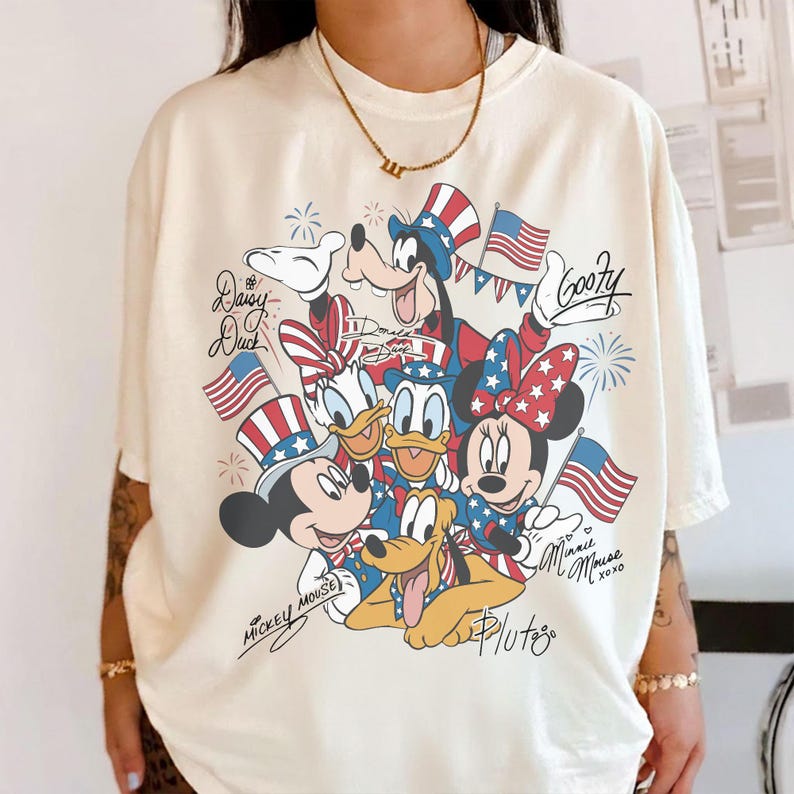 Peut inclure: Ensemble de trois mugs en c&eacute;ramique avec une finition mate et mouchet&eacute;e. Les mugs sont de couleur cr&egrave;me, gris clair et gris fonc&eacute;. Chaque mug a un design simple et minimaliste, id&eacute;al pour le caf&eacute; ou le th&eacute;.