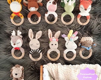 Spersonalizowana, grawerowana grzechotka-zwierzątko, szydełkowa, drewniana grzechotka z imieniem dziecka, idealna na prezent na baby shower dla noworodka