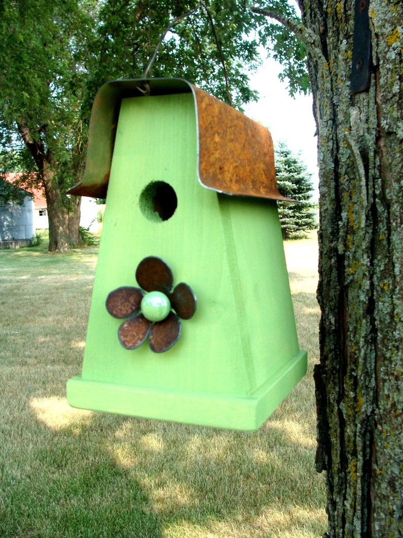 Metal Flower Art Birdhouse: Rustic Garden Outdoor Decor zdjęcie 1