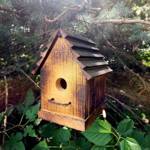 Handmade Sugi Wood Birdhouse: Unique Roof, Outdoor Garden