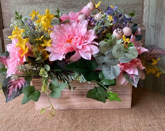 Farmhouse dahlias Summer Floral Arrangement, Kitchen Table Centerpiece, Dining Table Spring Arrangement Cottage