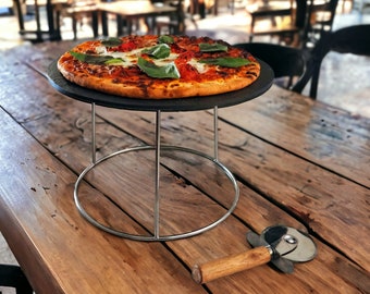 Planche à pizza en ardoise galloise avec support • Support à pizza en métal • Plateau rond en ardoise • Plateau de service en ardoise • Coupe-pizza inclus