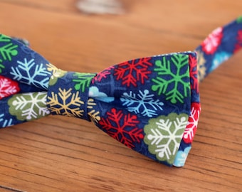 Mens Christmas Bow Tie - mens Winter Snowflake on Navy Blue Cotton bowtie - bow tie for men, teen boys - mens holiday bow tie - gift for him