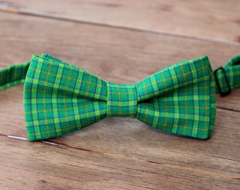 Mens green bow tie, green blue plaid cotton bowtie for men, mans tie, men's wedding bow tie, pre-tied adjustable bow tie for father's day