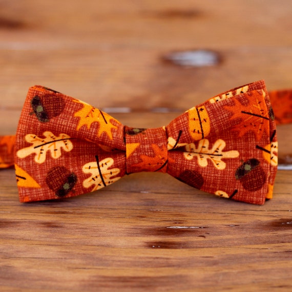 Boys Thanksgiving bow tie, fall brown and gold acorn leaves tie, bow ties for boys, baby bow tie outfit, gift