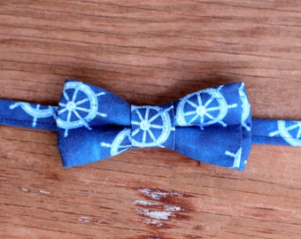 Nautical cat bow tie and collar, boat steering wheel on navy blue  cotton cat and kitten bowtie, adjustable neck strap, breakaway clasp