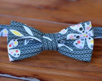 Gray floral boys bow tie - Boy's bowtie on gray black cotton - baby, infant, toddler, child, preteen, kid - wedding boys bow tie - photo tie