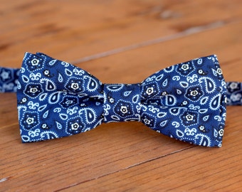 Mens Paisley Bow Tie - blue white bow tie - blue paisley bow tie - bandanna bowtie - pre tied tie - rustic wedding tie - ties for groomsmen