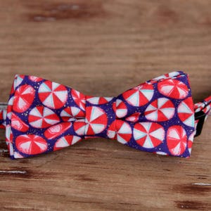 Christmas Candy Cat Bow Tie Collar - blue red white peppermint cat bowtie - kitten bow tie - adjustable breakaway collar, Christmas cat gift