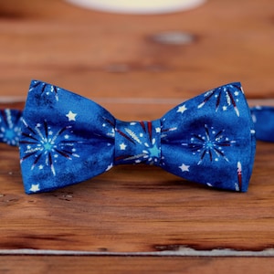 Patriotic bow tie, Independence Day, mens bow tie, cotton bow tie, mens gift, pretied adjustable, royal blue bow tie, fireworks bow tie,