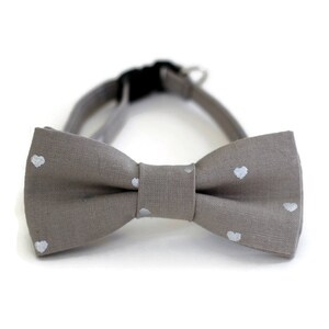 Graues Katzenhalsband mit Fliege – graues Herz-Haustier-Fliegehalsband – Hochzeits-Katzenfliege – verstellbares Halsband – Kätzchen-Fliege – Katzenhalsband