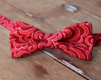 Red boys bow tie, red flourish bowtie for kids, cotton pre-tied tie for babies, toddlers, kids, wedding bowtie, family photo bow tie