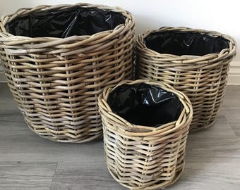 Handmade Round Rattan Planter Basket, Rustic Style with Plastic Liner