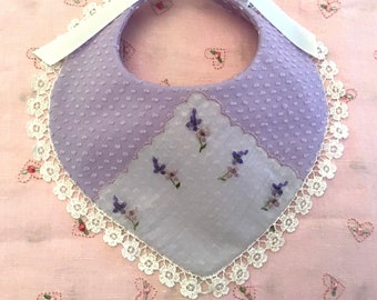 Babero vintage de lino y encaje Lavanda