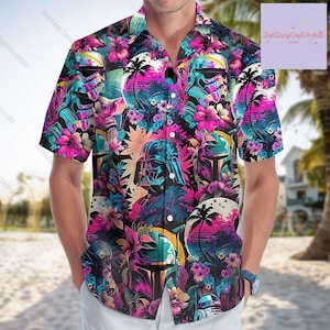 Könnte beinhalten: Ein schwarzes Hemd mit Knöpfen und einem tropischen Druck mit Star Wars-Charakteren wie Darth Vader, Boba Fett und Stormtroopers. Der Druck enthält auch Palmen, Blumen und einen Sonnenuntergang.