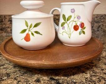 Noritake Berries n Such 9070 cream jug and lidded sugar bowl