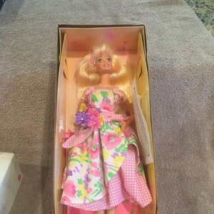 new in box Mint! Avon SPRING PETALS BARBIE Doll 1996 Special Edition NrFb Vintage NoS mIB Blonde 2nd in Series 16746 Mattel