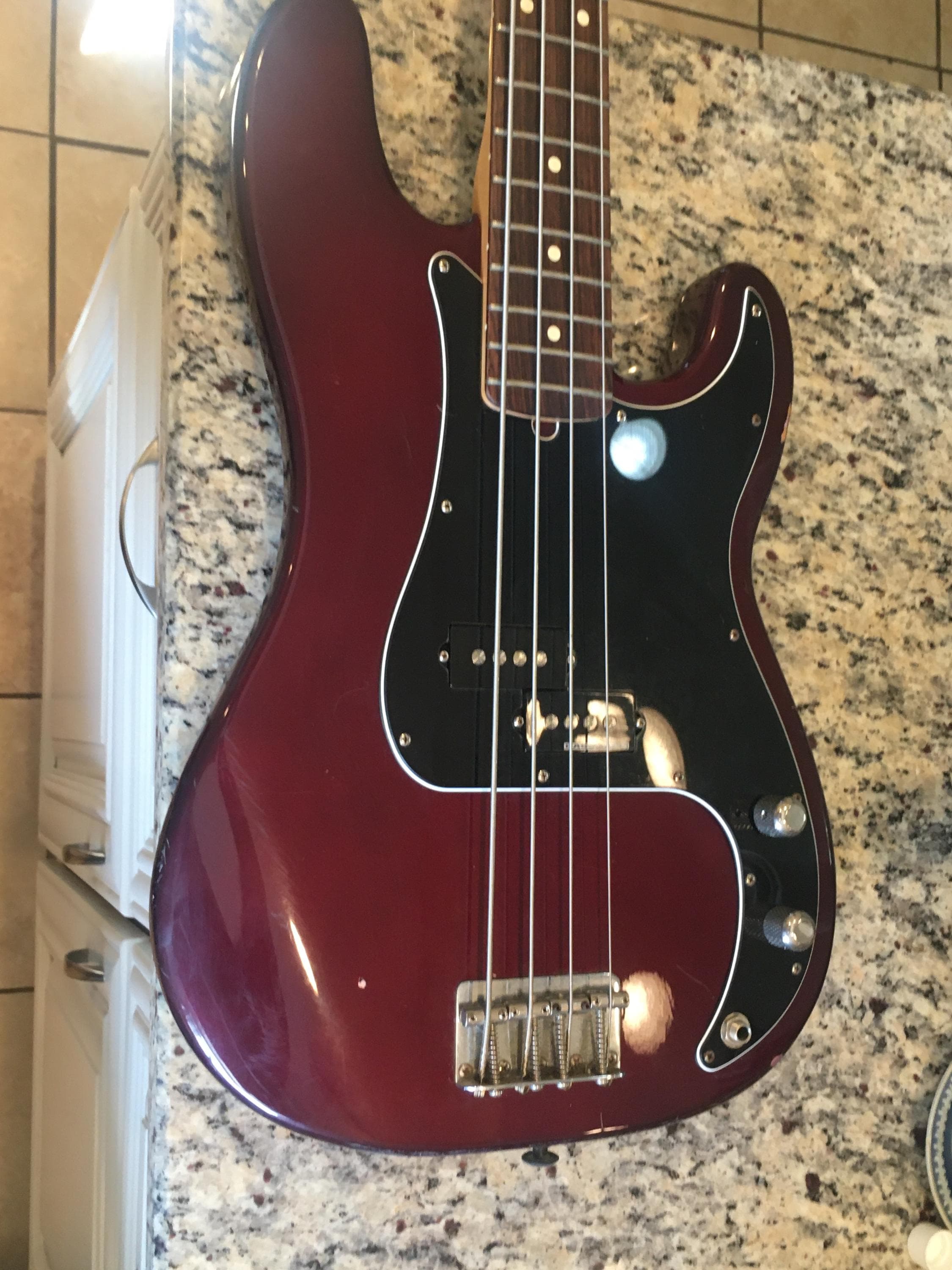 Vintage FENDER PRECISION BASS - Standard Bass (2001-2006