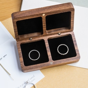 Scatola portafedi in legno personalizzata per doppio anello, custodia per anelli da cerimonia nuziale con incisione personalizzata, portafedi di fidanzamento fatto a mano, regalo di nozze per lei