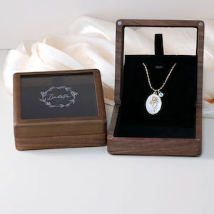 Custom Necklace Box with Clear Lid︱Engraved Wood Necklace Box︱ Jewelry Box with Name︱Jewelry Necklace Box︱Anniversary Gift For Her