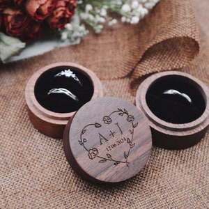 Gepersonaliseerde houten ringdoos, ronde ringdoos huwelijksverjaardag, aangepaste ringdoos, doos ringdrager, doos ringhouder, jubileumcadeau voor haar